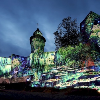 Burgprojektion „Die Träume des Mr. Who" von Anna Bittersohl bei der Blauen Nacht 2014