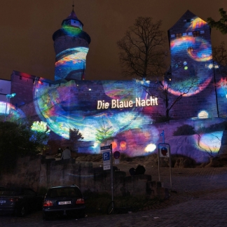 Burgprojektion "Blue Bayou" von Roger Libesch zur Blauen Nacht 2015.