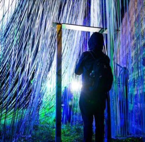 atmen Eine Licht- / Sound-Installation von Francine Garnier und Alain Engelaere, La Berthenoux / Frankreich als Beitrag des Blaue-Nacht-Kunstwettbewerbs zur Blauen Nacht 2023. © VIAFRAME | STEFFEN KIRSCHNER