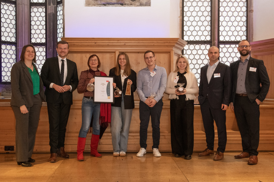 Gruppenbild Platz 1 Nürnberger Innovationsward 2025, Bild © Stadt Nürnberg Stadtarchiv Marta Beck