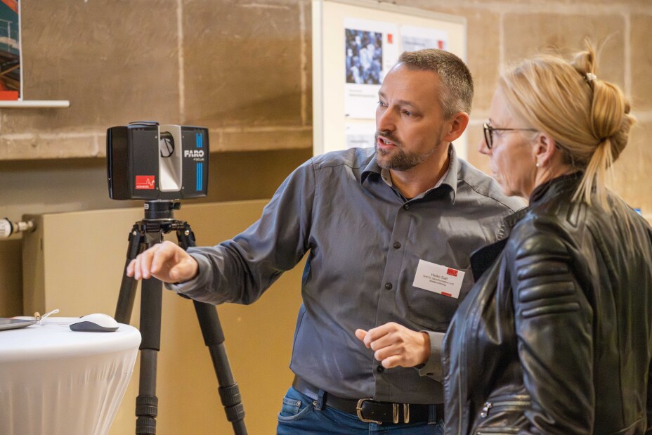 3. Innovationssymposium Ehrenhalle/Führung durch die Ausstellung 12, Bild © Stadt Nürnberg Stadtarchiv Marta Beck