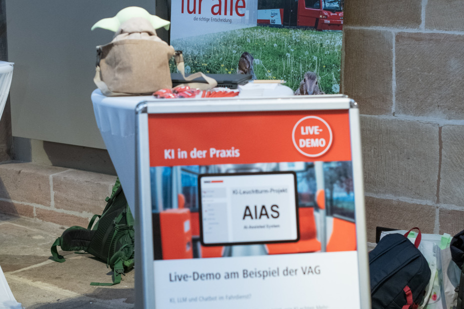 3. Innovationssymposium Ehrenhalle/Führung durch die Ausstellung 8, Bild © Stadt Nürnberg Stadtarchiv Marta Beck