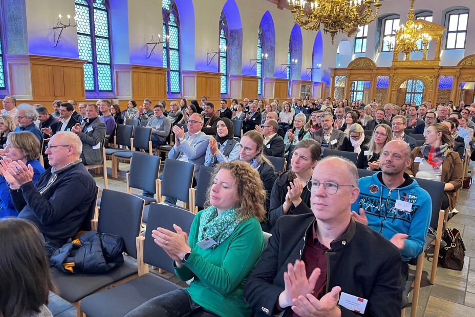 Viele interessierte Zuhörerinnen und Zuhörer, Bild © Christine Riel-Sommer / Stadt Nürnberg