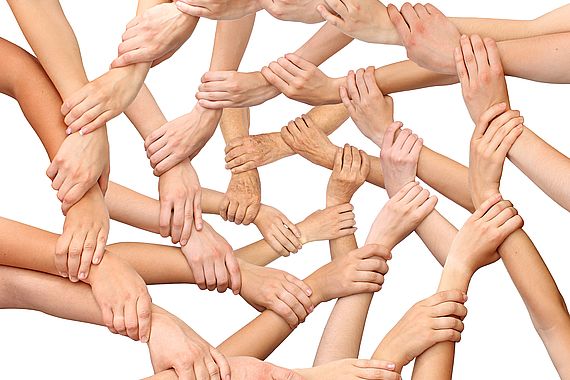 Ring of many hands team, Bild © Levente Gyori