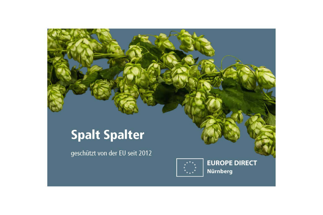 Eine Hopfenranke auf blauem Hintergrund und dem EUROPE DIRECT Nürnberg Logo. Der Text sagt Spalt Spalter geschützt von der EU seit 2012., Bild © ED Nürnberg / Adobe Stock