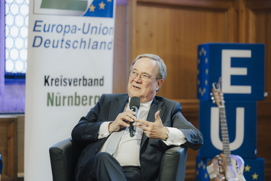 Bild © Giulia Iannicelli / Stadt Nürnberg Armin Laschet im Gespräch beim Europaempfang., Bild © Giulia Iannicelli / Stadt Nürnberg