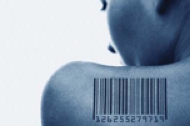 Frau mit Barcode - Bild aus dem Sektorprogramm Gleichberechtigung und Frauenrechte der GIZ GmbH (Bild: Deutsche Gesellschaft für Internationale Zusammenarbeit GIZ GmbH )