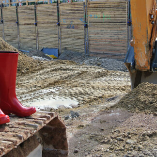 ( Bild: Grundschule St. Leonhard / Stadt Nürnberg ) Grundsteinlegung