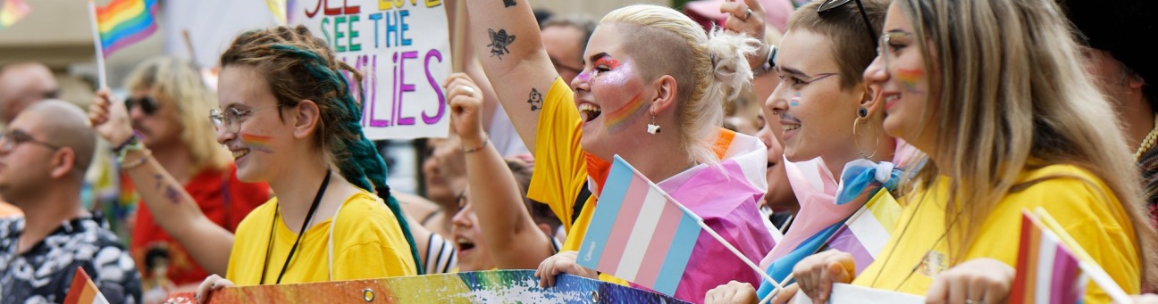 Menschengruppe auf dem Christopher Street Day