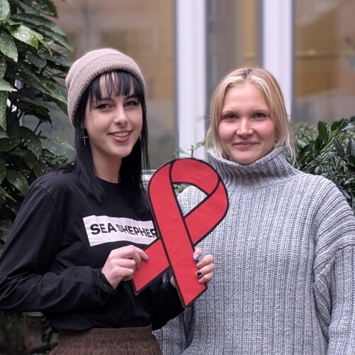 Online-Aktion, Welt-AIDS-Tag 2025, Charly und Elisa, Semesterpraktikantinnen in der Fachstelle sexuelle Gesundheit