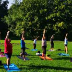 Gemeinsam geht's besser: Yoga im Park