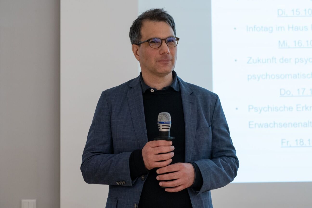 Chefarzt Dr. Patrick Nonell, Klinik für Kinder- und Jugendpsychiatrie, Klinikum Nürnberg, Bild © Julia Singer, Grafikdesign-Agentur Pasdedoe