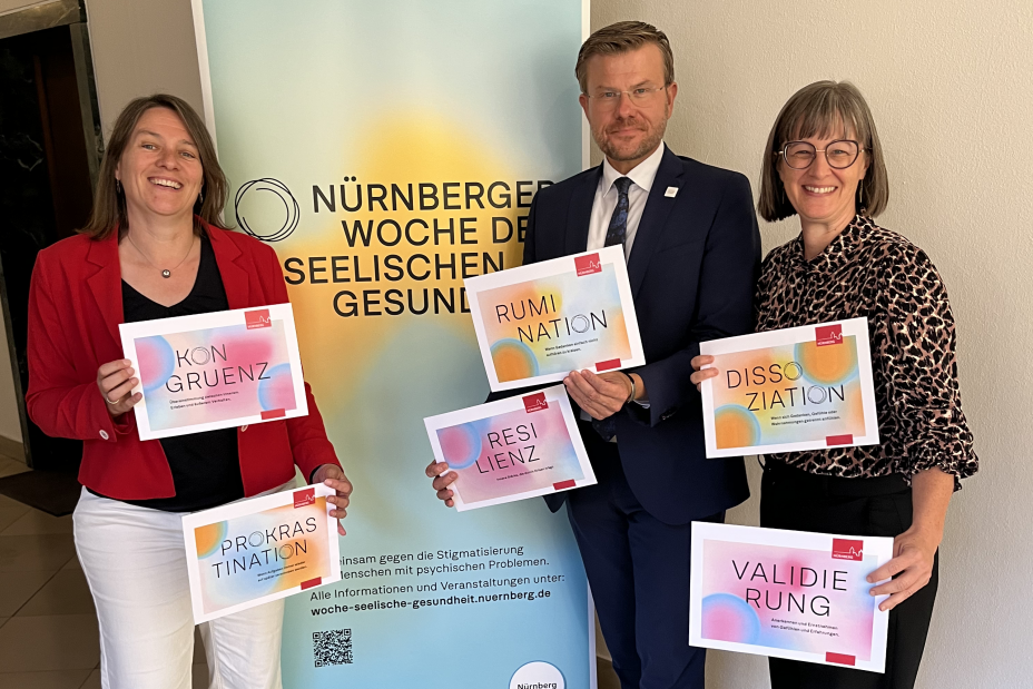 Oberbürgermeister Markus König, Referentin Britta Walthelm & Referentin Elisabeth Ries, Bild © Nadine Riedel, Psychiatriekoordination für Kinder und Jugendliche / Gesundheitsamt Stadt Nürnberg