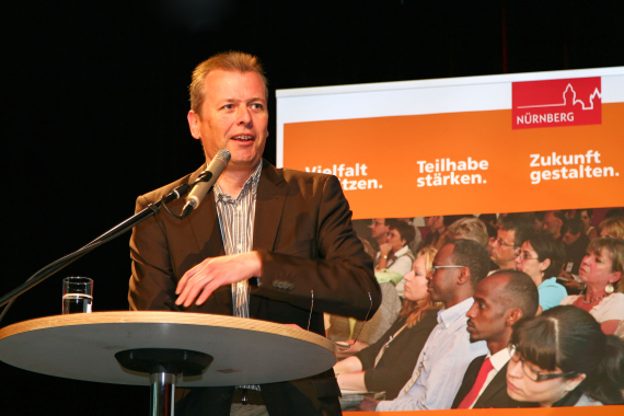 Nürnbergs Oberbürgermeister Dr. Maly hält sein Grußwort auf der 2. Nürnberger Integrationskonferenz