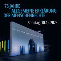 Bild von der Straße der Menschenrechte mit Lichtinstallation.