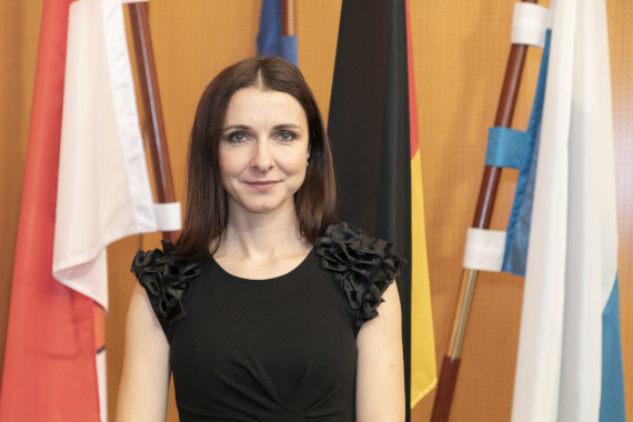 Portraitfoto von Dorina Motzig, Vorstandsmitglied des Integrationsrates