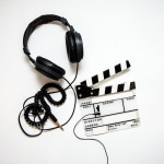 Filmklappe und Kopfhörer