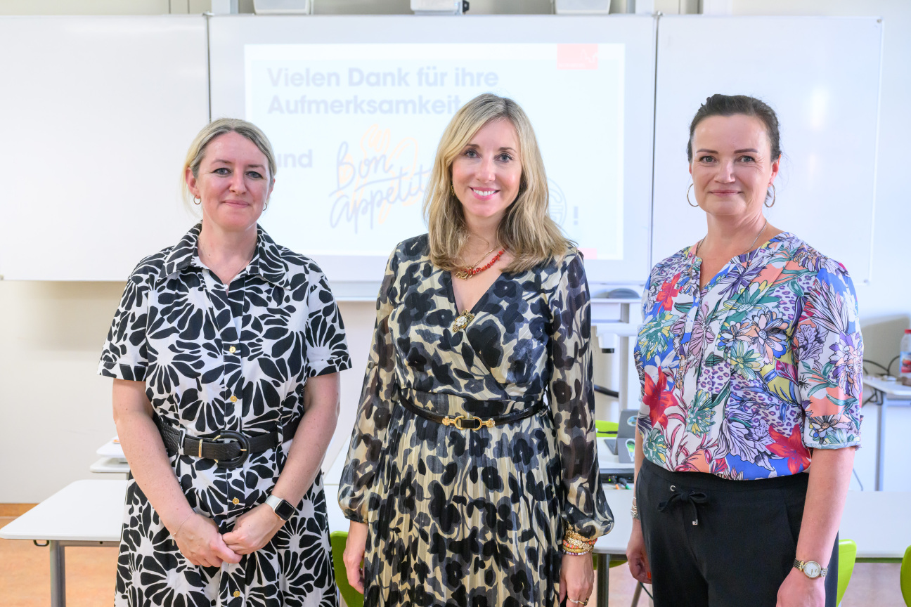 „Gute gesunde Schule“ mit Bayerns Kultusministerin Anna Stolz, Bayerns Landwirtschaftsministerin Michaela Kaniber, Nürnbergs Oberbürgermeister Marcus König, und Nürnbergs Schulreferentin Cornelia Trinkl, aufgenommen am 07.07.2025 am Johannes-Scharrer-Gymnasium in NürnbergFoto: Timm Schamberger / StMUK