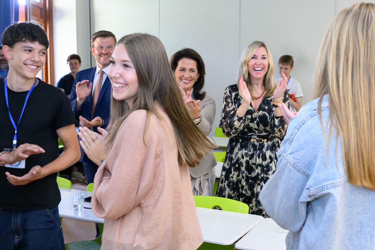 „Gute gesunde Schule“ mit Bayerns Kultusministerin Anna Stolz, Bayerns Landwirtschaftsministerin Michaela Kaniber, Nürnbergs Oberbürgermeister Marcus König, und Nürnbergs Schulreferentin Cornelia Trinkl, aufgenommen am 07.07.2025 am Johannes-Scharrer-Gymnasium in NürnbergFoto: Timm Schamberger / StMUK
