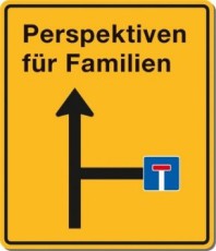 Ein Verkehrsschild mit einem Pfeil weist auf den Text "Perspektiven für Familien" hin