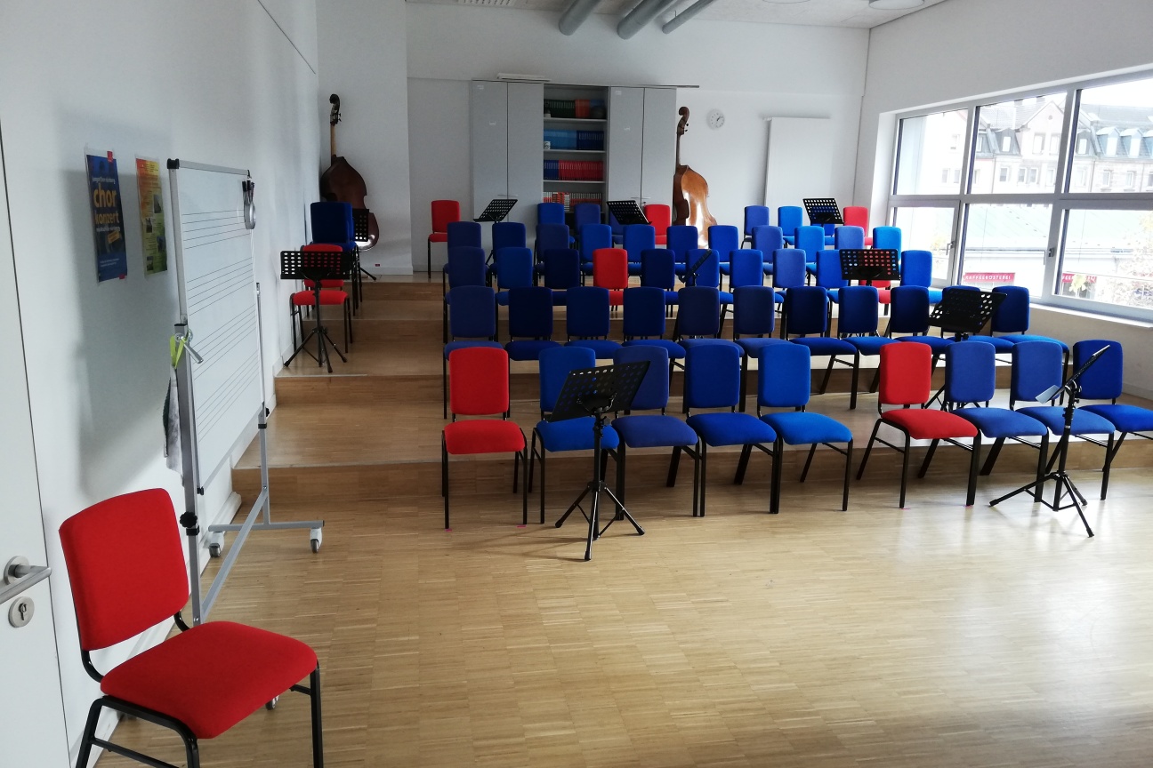 Der Chorsaal bestuhlt