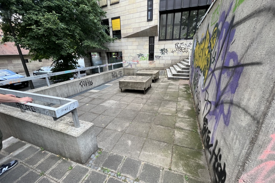 Bild © Julia Rauh / Stadt Nürnberg Oberer Bergauerplatz vor der Entsiegelung, Bild © Julia Rauh / Stadt Nürnberg