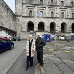 Julia Lehner und Philipp Eyrich vor der Kongresshalle