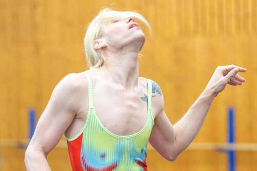 Die Tanz- und Performance-Installation "Let the Thunder God, Kill Me!" lädt dazu ein, über unsere Verbundenheit nachzudenke