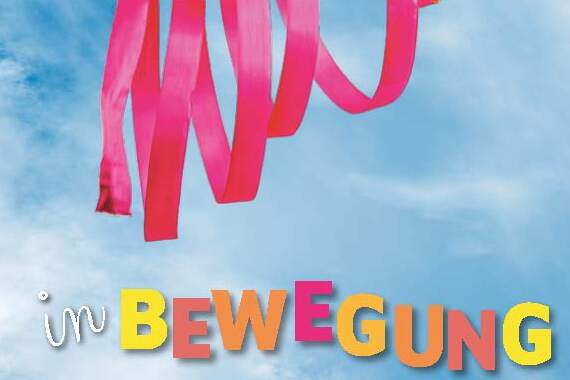 Die Titelseite der Zeitung des Erfahrungsfeldes 2026 mit dem Motto "in Bewegung"