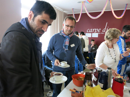 Foto vom Kaffee·treff mit geflüchteten Menschen., Bild © Barbara Koch / Stadt Nürnberg