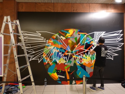 Foto vom Künstler Guillermo bei einer Kunst-Aktion., Bild © Gemeinschaftshaus Langwasser