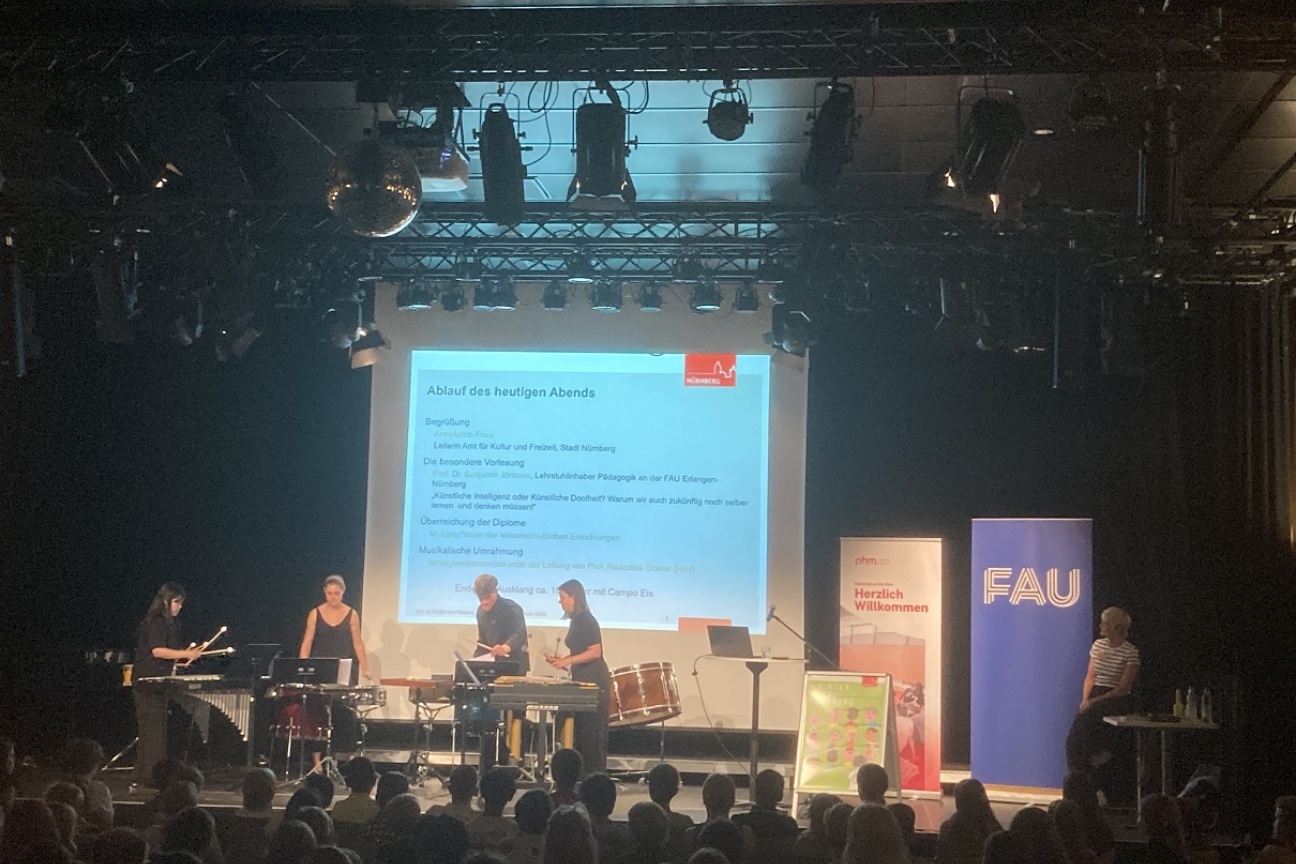 Schlagwerk-Ensemble unter der Leitung von Prof. Radoslaw Szarek, Hochschule für Musik Nürnberg, Bild © Miriam Fuggenthaler / KinderUni Nürnberg