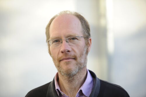 Jörn Thielmann blickt freundlich in die Kamera