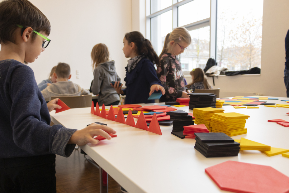 KinderUni-Horttag 2020 Knobelspiele Formen, Bild © KinderUni / Stadt Nürnberg