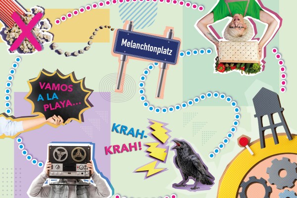 Bunte Collage im Pop-Art-Stil: Eine gepunktete Weglinie führt quer durchs Bild zu einem Straßenschild „Melanchtonplatz“. Entlang des Weges sind verschiedene Motive verteilt – durchgestrichenes Popcorn, eine Person mit Kiste Gemüse (auf dem Kopf stehend), ein Comic-Sprechblasen-Text „Vamos a la playa…“, ein Mensch mit Tonbandgerät vor dem Gesicht, ein krächzender Rabe mit „Krah-krah!“, ein Stuhl, Zahnräder und weitere grafische Elemente in Pastellfarben.