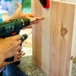 Ein Hocker wird gebaut