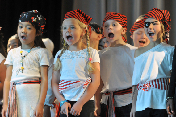 DEU, Deutschland, Bayern, SŸdpunkt 13.07.2012: - Copyright frei fuer Belange von MUBIKIN [CREDIT: (c) Peter Roggenthin -Adamstr.37-90489 Nuernberg - Germany contact: phone +49-911-412146 or  491728412146 - E-mail: peter@roggenthin.de - Bank: Commerzbank - B L Z 76080040 K o n t o 0201327700 IBAN: DE12 760800400201327700 - BIC: DRES DE FF 760 - Steuernummer 238/263/70602 Bei der Verwendung ausserhalb journalistischer Berichterstattung (z.B. Werbung etc.) bitte vorher mit dem Autor Kontakt aufnehmen. Veroeffentlichung nur gegen Honorar, Urhebervermerk und Belegexemplar. Sofern keine abweichenden Regelungen getroffen wurden gilt die aktuelle MFM-Bildhonorarliste.]