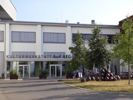 Foto vom Haupt∙eingang von der Kultur∙werkstatt Auf AEG., Bild © Dina Springhart / Stadt Nürnberg