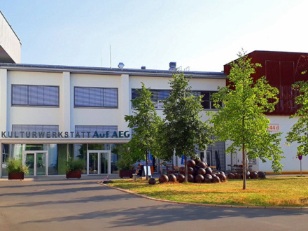 Foto vom Haupt∙eingang von der Kultur∙werkstatt Auf AEG., Bild © Dina Springhart / Stadt Nürnberg