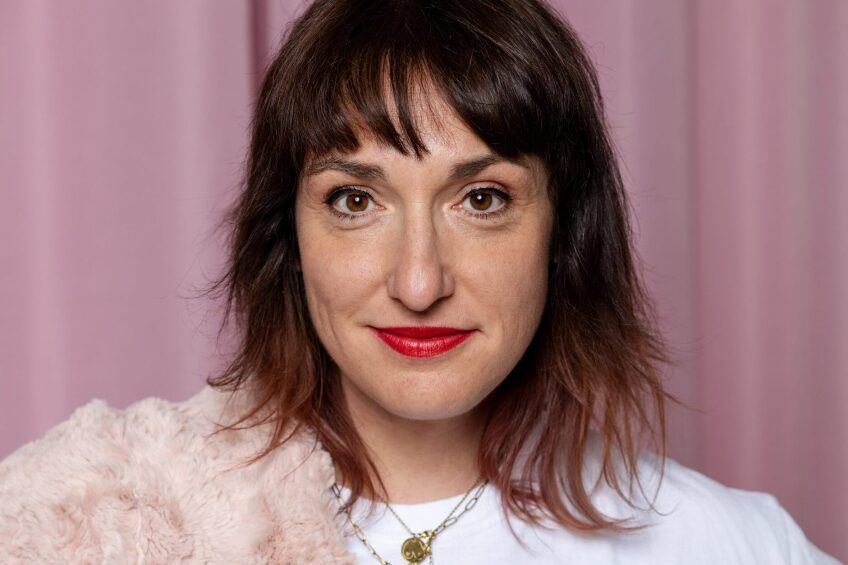 Christl Sittenauer am 10. April 2027 beim Frauenkabarett im Kulturladen Loni-Übler-Haus