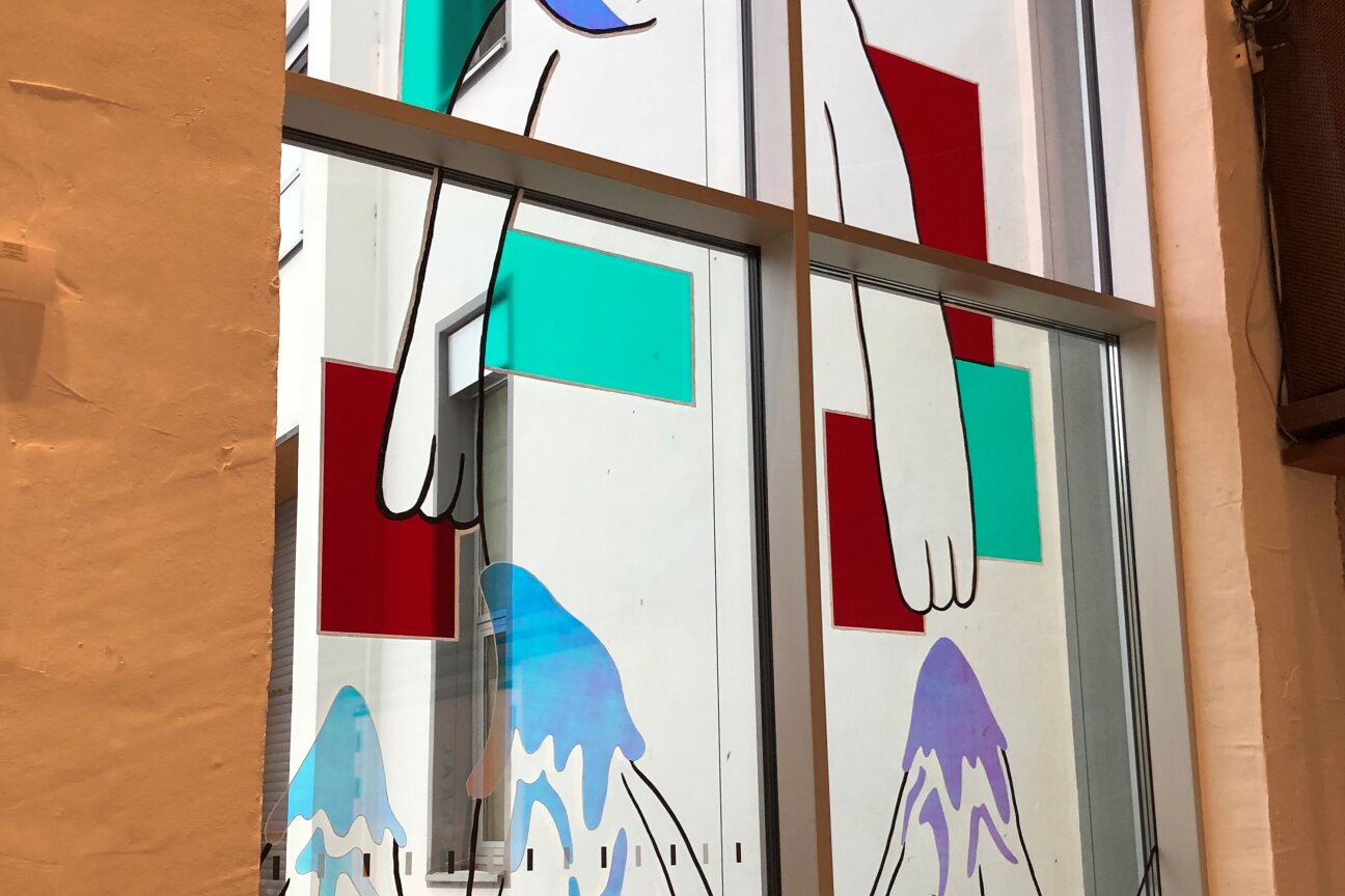 Fabelwesen aus Folie geklebt