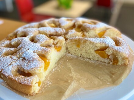 Foto von einem Nektarinen·kuchen., Bild © Valeria Beck / Stadt Nürnberg