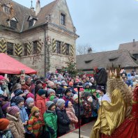Weihnachtsmarkt im Schloss Almoshof mit dem Christkind