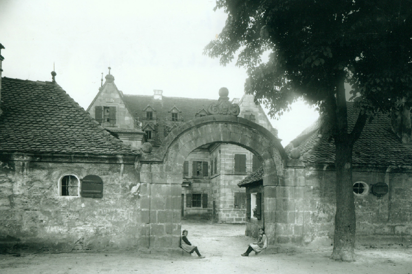 Geschichtsausstellung Schloss Almoshof Titelbild 2, Bild © Stadtarchiv Nürnberg