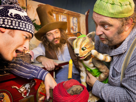 Foto von der Theater·gruppe Kuckucksheim bei einem Teil von: Pettersson kriegt Weihnachts·besuch., Bild © fotografie andreas riedel
