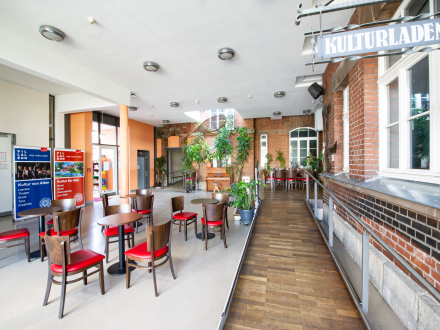 Foto vom Eingangs·bereich vom Kultur·laden Villa Leon., Bild © Andrea Döbler / Stadt Nürnberg