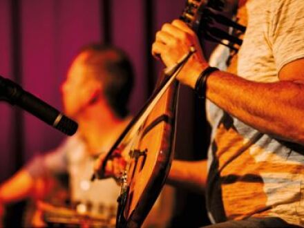 Foto von 2 Musikern bei einem Konzert., Bild © Andrea Döbler / Villa Leon