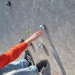 Ein Boulespieler erklärt das Spiel