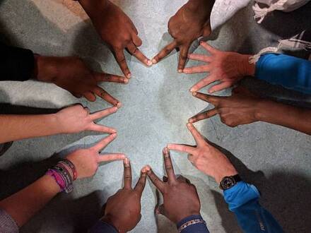 Hände im Kreis -  Unterstützung Geflüchtete, Bild © Vischers Kulturladen / Stadt Nürnberg