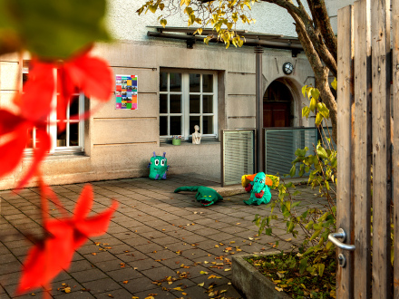 Foto vom Eingang zum Vischers Kultur·laden im Herbst., Bild © Stadt Nürnberg